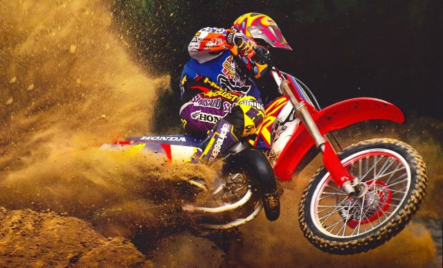 1995 Honda CR80R, CR125R, CR250R and CR500R Brochures – The Motocross Vault