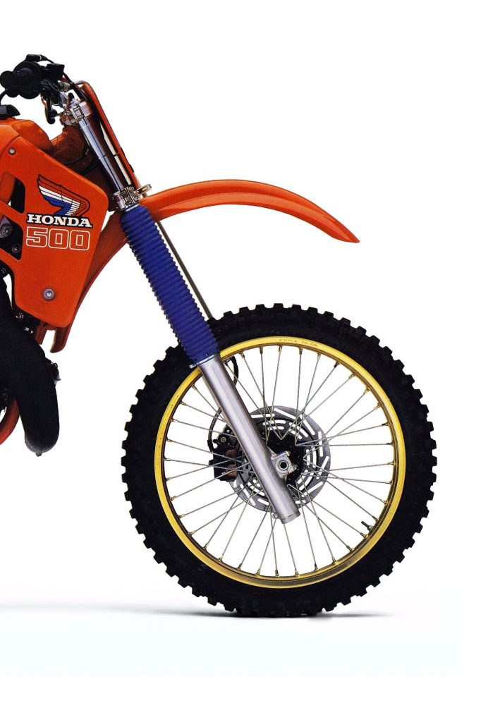 In 1986, these were the Jedi Masters of the fork wars. The all-new 43mm “cartridge” forks on the full size CRs were