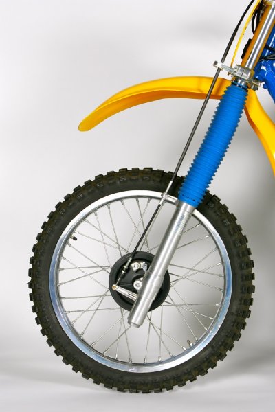 The one area where the RM500 could hold its own was in suspension. The 43mm Kayaba front forks were the class of the field