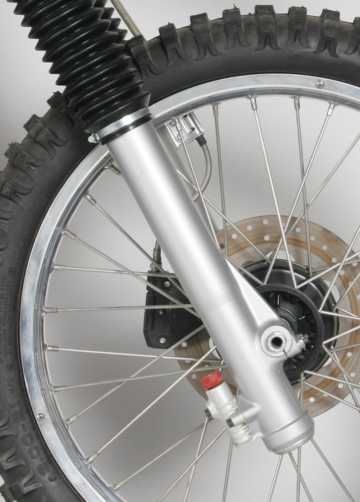 The ’86 WMX 125 featured Marzocchi’s new M-1 fork design which carried a separate valving circuit in each fork to handle