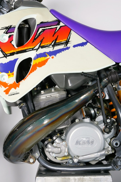 The mighty 550 used a bored and stroked 550cc power plant originally designed for a sidecar racer. Considering its size, the
