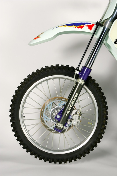 The highlight of the KTM 550 package for ’95 was definitely the front forks. The switch to Marzocchi Magnum’s from the