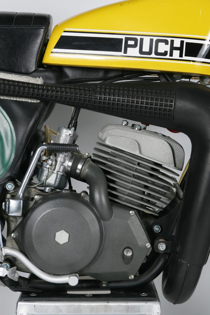 The most interesting feature on the ’76 MC250 was its one-of-a-kind dual-intake system. Employing two carbs and two separate